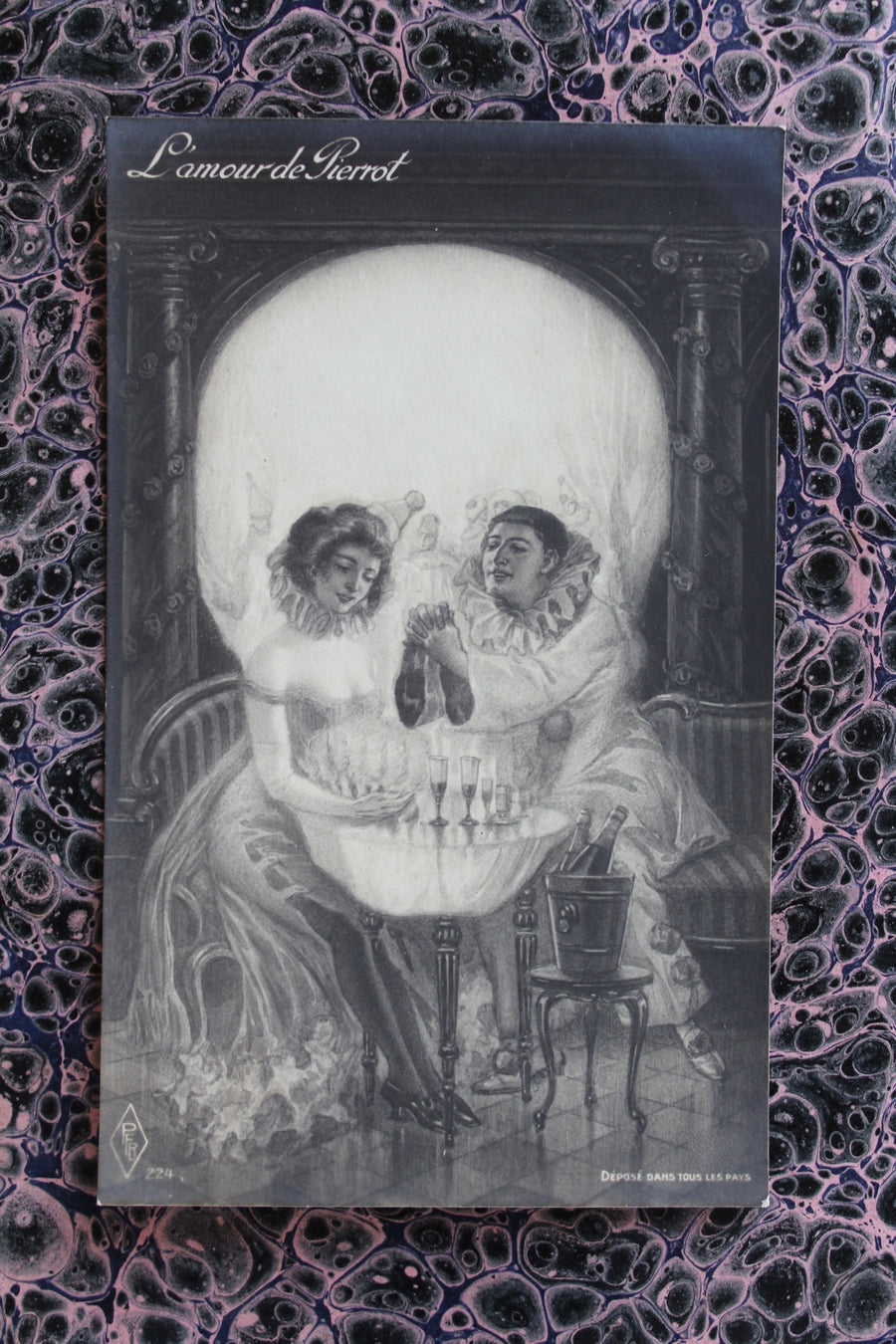 L’Amour de Pierrot Skull Postcard
